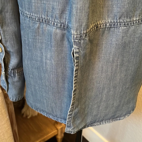 Bella Dahl lightweight button down denim top Size XS - Picture 8 of 9